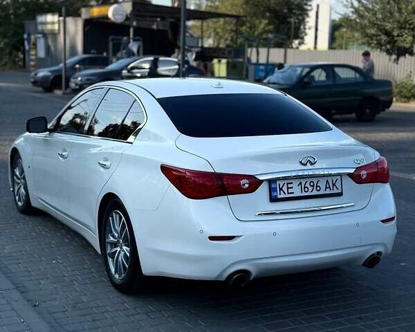 Белый Инфинити Q50, объемом двигателя 3.7 л и пробегом 180 тыс. км за 15500 $, фото 2 на Automoto.ua