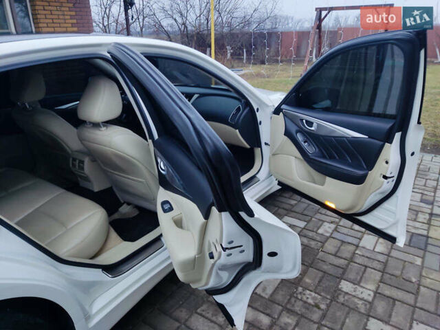 Белый Инфинити Q50, объемом двигателя 3.7 л и пробегом 172 тыс. км за 13499 $, фото 10 на Automoto.ua