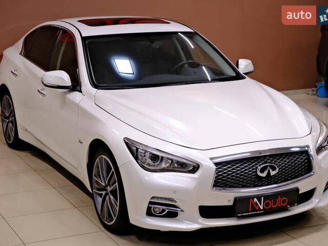 Белый Инфинити Q50, объемом двигателя 2.2 л и пробегом 150 тыс. км за 13900 $, фото 3 на Automoto.ua