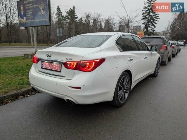 Белый Инфинити Q50, объемом двигателя 2.14 л и пробегом 190 тыс. км за 13300 $, фото 2 на Automoto.ua