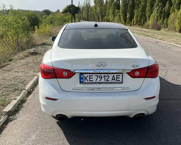 Білий Інфініті Q50, об'ємом двигуна 1.99 л та пробігом 185 тис. км за 13800 $, фото 1 на Automoto.ua