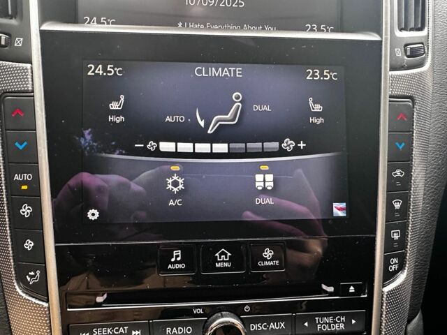 Белый Инфинити Q50, объемом двигателя 3.7 л и пробегом 129 тыс. км за 14000 $, фото 7 на Automoto.ua