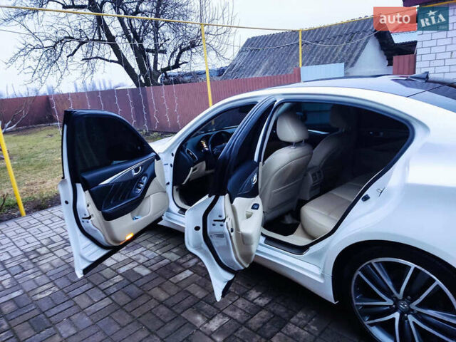 Белый Инфинити Q50, объемом двигателя 3.7 л и пробегом 172 тыс. км за 13499 $, фото 4 на Automoto.ua