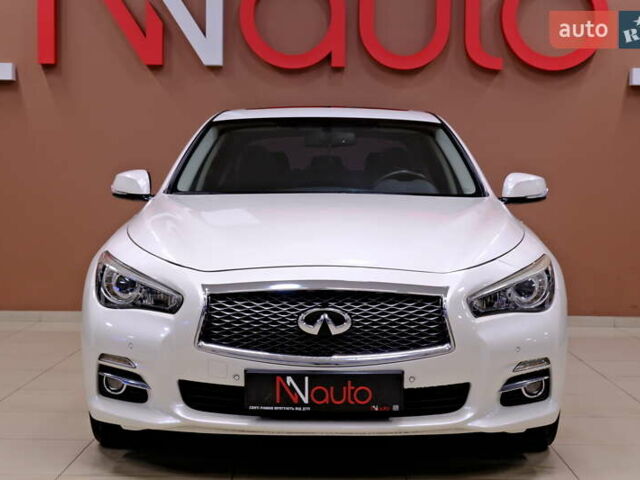 Белый Инфинити Q50, объемом двигателя 2.2 л и пробегом 150 тыс. км за 13900 $, фото 1 на Automoto.ua