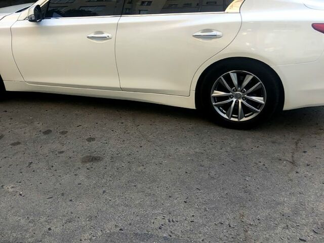 Белый Инфинити Q50, объемом двигателя 3.7 л и пробегом 121 тыс. км за 15350 $, фото 1 на Automoto.ua