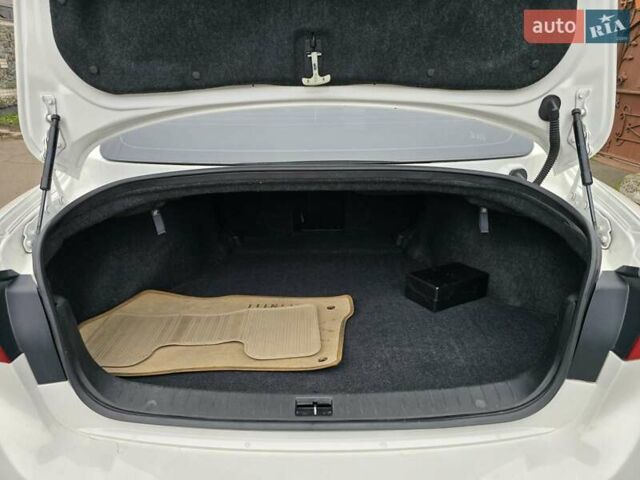 Белый Инфинити Q50, объемом двигателя 3.7 л и пробегом 124 тыс. км за 15500 $, фото 29 на Automoto.ua