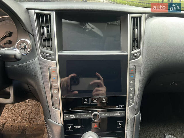 Белый Инфинити Q50, объемом двигателя 2.14 л и пробегом 200 тыс. км за 14000 $, фото 11 на Automoto.ua