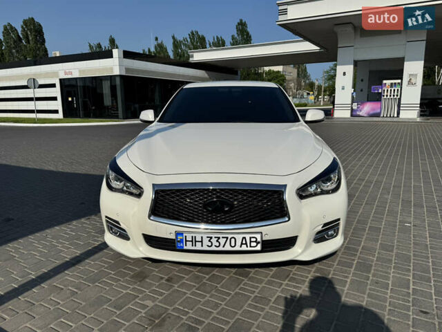 Белый Инфинити Q50, объемом двигателя 2.14 л и пробегом 157 тыс. км за 15500 $, фото 1 на Automoto.ua