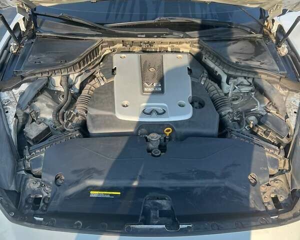 Белый Инфинити Q50, объемом двигателя 3.7 л и пробегом 185 тыс. км за 14300 $, фото 1 на Automoto.ua