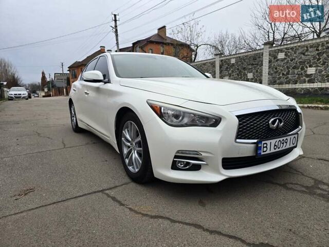 Белый Инфинити Q50, объемом двигателя 3.7 л и пробегом 124 тыс. км за 15500 $, фото 3 на Automoto.ua