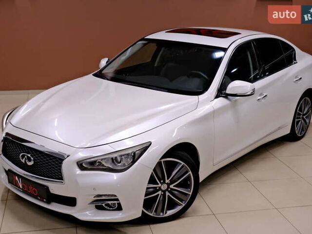 Белый Инфинити Q50, объемом двигателя 2.2 л и пробегом 150 тыс. км за 13900 $, фото 8 на Automoto.ua