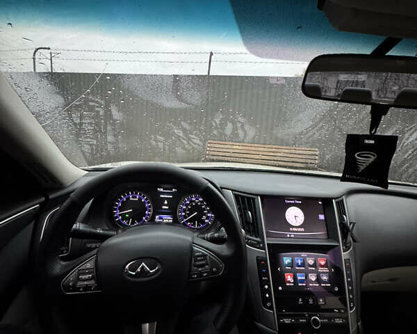 Белый Инфинити Q50, объемом двигателя 3.7 л и пробегом 244 тыс. км за 13000 $, фото 11 на Automoto.ua