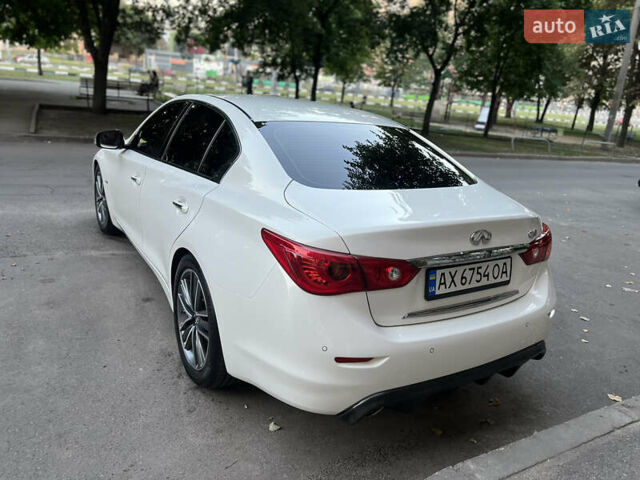 Белый Инфинити Q50, объемом двигателя 2.14 л и пробегом 200 тыс. км за 14000 $, фото 3 на Automoto.ua