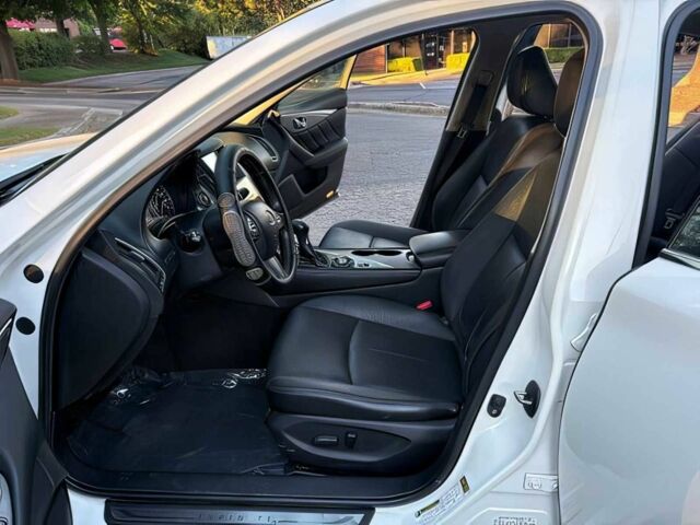 Білий Інфініті Q50, об'ємом двигуна 2 л та пробігом 74 тис. км за 6000 $, фото 8 на Automoto.ua