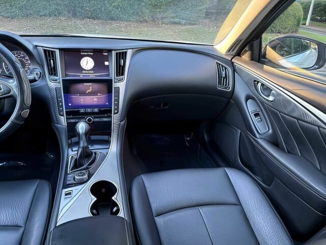 Білий Інфініті Q50, об'ємом двигуна 2 л та пробігом 74 тис. км за 6000 $, фото 10 на Automoto.ua