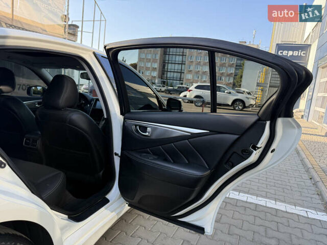 Белый Инфинити Q50, объемом двигателя 2.14 л и пробегом 63 тыс. км за 18200 $, фото 19 на Automoto.ua