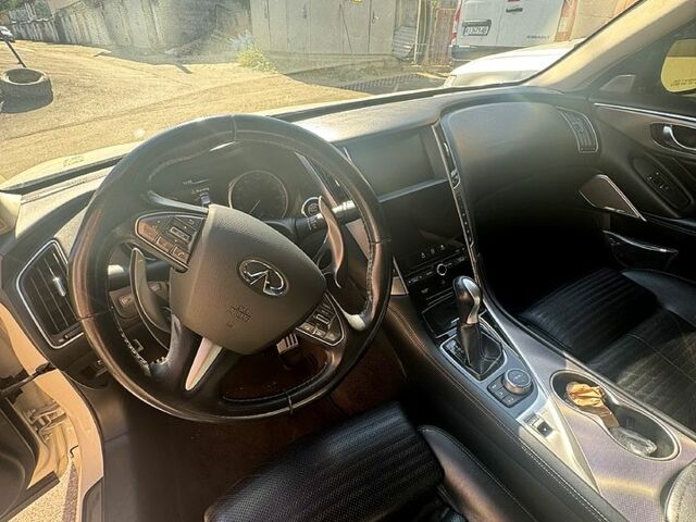 Белый Инфинити Q50, объемом двигателя 3 л и пробегом 115 тыс. км за 6700 $, фото 1 на Automoto.ua