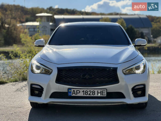 Белый Инфинити Q50, объемом двигателя 3 л и пробегом 108 тыс. км за 14999 $, фото 2 на Automoto.ua
