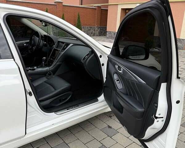 Белый Инфинити Q50, объемом двигателя 3 л и пробегом 109 тыс. км за 15800 $, фото 18 на Automoto.ua