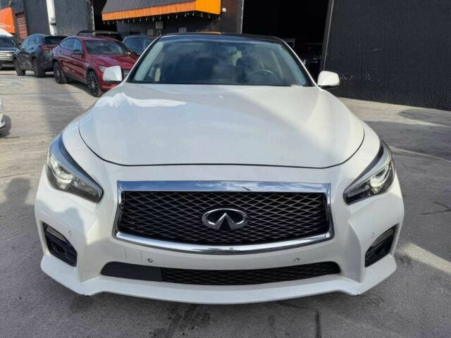 Белый Инфинити Q50, объемом двигателя 3 л и пробегом 76 тыс. км за 9000 $, фото 1 на Automoto.ua