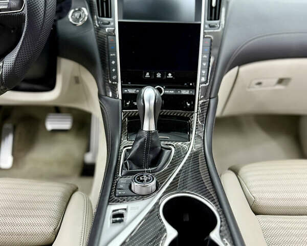 Белый Инфинити Q50, объемом двигателя 3 л и пробегом 120 тыс. км за 13900 $, фото 10 на Automoto.ua