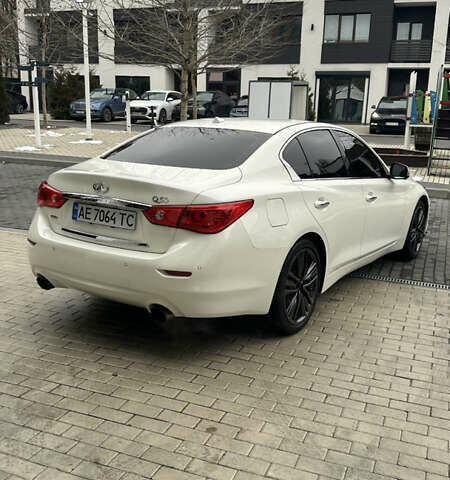 Белый Инфинити Q50, объемом двигателя 3.5 л и пробегом 172 тыс. км за 15000 $, фото 4 на Automoto.ua