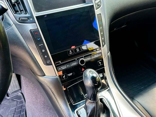 Білий Інфініті Q50, об'ємом двигуна 2 л та пробігом 116 тис. км за 16999 $, фото 5 на Automoto.ua