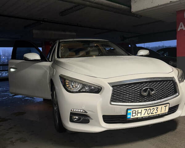 Белый Инфинити Q50, объемом двигателя 1.99 л и пробегом 105 тыс. км за 17500 $, фото 3 на Automoto.ua