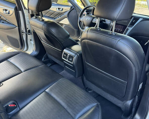 Белый Инфинити Q50, объемом двигателя 3 л и пробегом 108 тыс. км за 14999 $, фото 32 на Automoto.ua