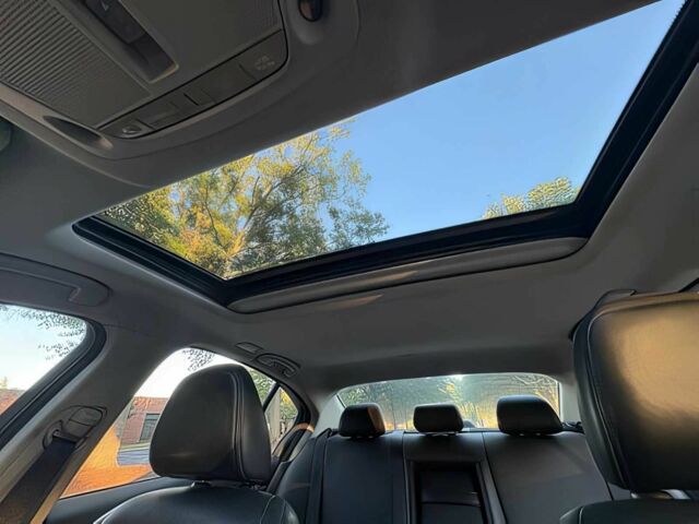 Білий Інфініті Q50, об'ємом двигуна 2 л та пробігом 74 тис. км за 6000 $, фото 12 на Automoto.ua