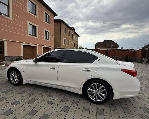 Белый Инфинити Q50, объемом двигателя 3 л и пробегом 109 тыс. км за 15800 $, фото 2 на Automoto.ua