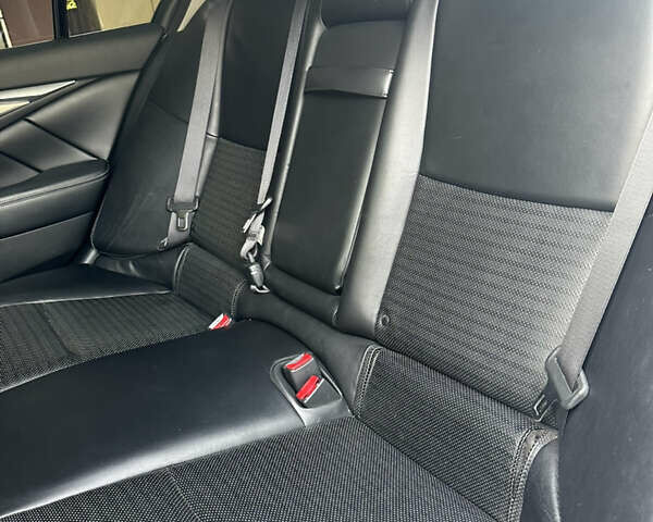 Білий Інфініті Q50, об'ємом двигуна 3 л та пробігом 100 тис. км за 17500 $, фото 13 на Automoto.ua