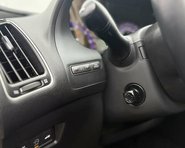 Білий Інфініті Q50, об'ємом двигуна 2.14 л та пробігом 187 тис. км за 15499 $, фото 21 на Automoto.ua