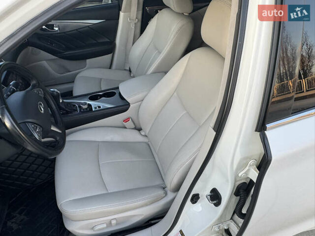 Белый Инфинити Q50, объемом двигателя 3 л и пробегом 79 тыс. км за 15500 $, фото 16 на Automoto.ua