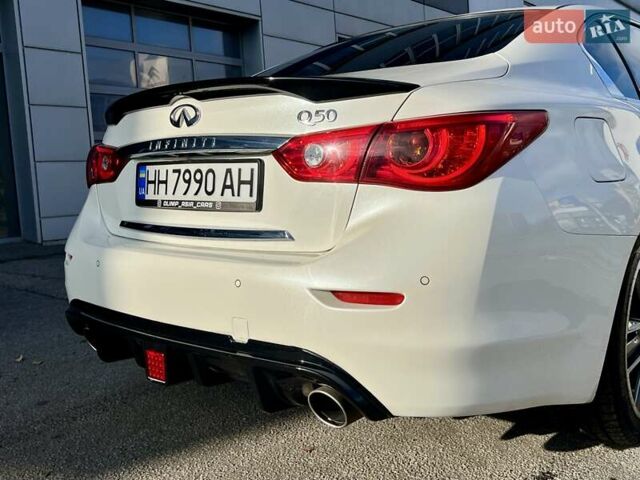 Белый Инфинити Q50, объемом двигателя 2.14 л и пробегом 69 тыс. км за 17100 $, фото 5 на Automoto.ua