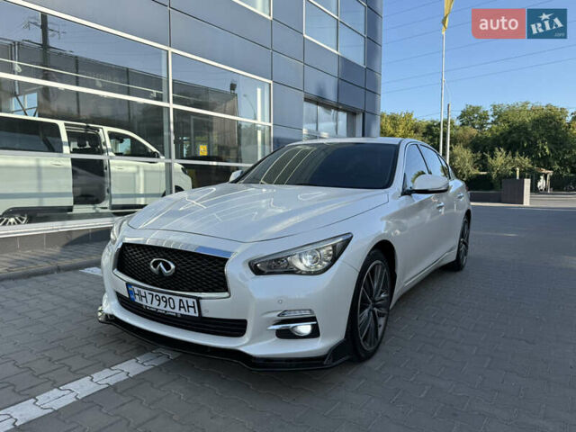 Белый Инфинити Q50, объемом двигателя 2.14 л и пробегом 63 тыс. км за 18200 $, фото 3 на Automoto.ua