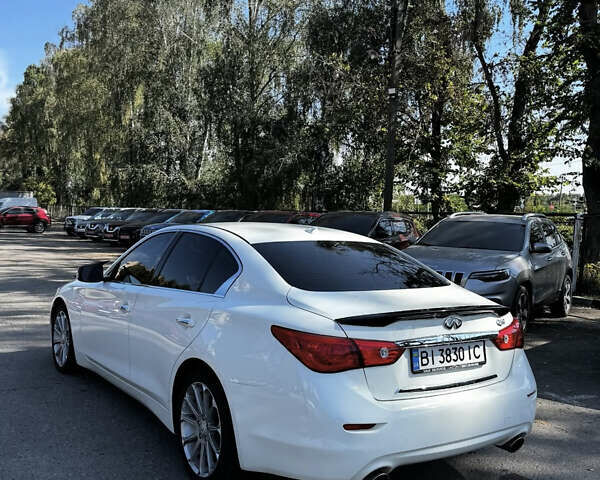 Белый Инфинити Q50, объемом двигателя 3 л и пробегом 140 тыс. км за 15000 $, фото 2 на Automoto.ua