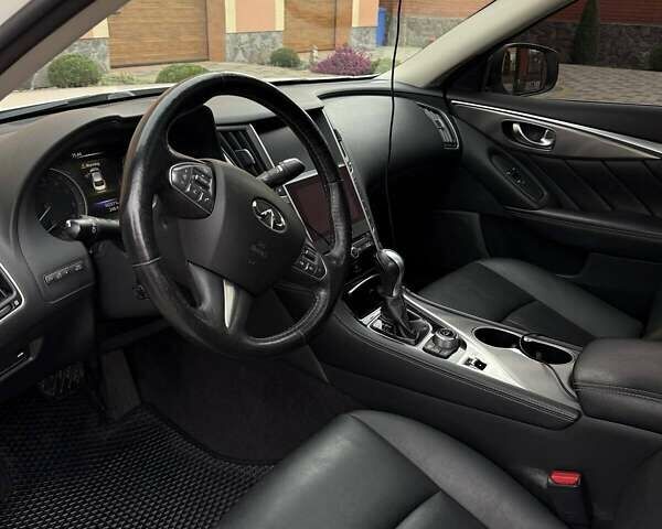 Белый Инфинити Q50, объемом двигателя 3 л и пробегом 109 тыс. км за 15800 $, фото 13 на Automoto.ua