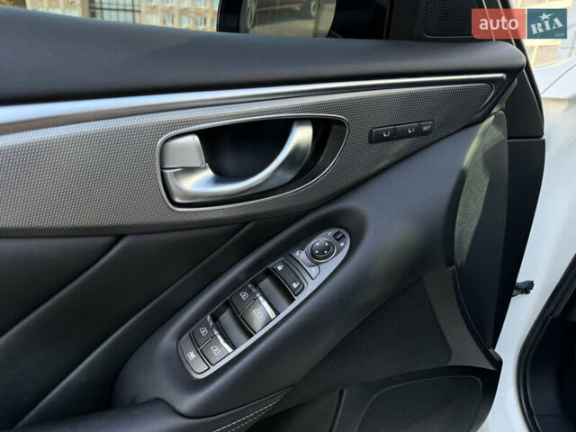 Белый Инфинити Q50, объемом двигателя 2.14 л и пробегом 63 тыс. км за 18200 $, фото 11 на Automoto.ua