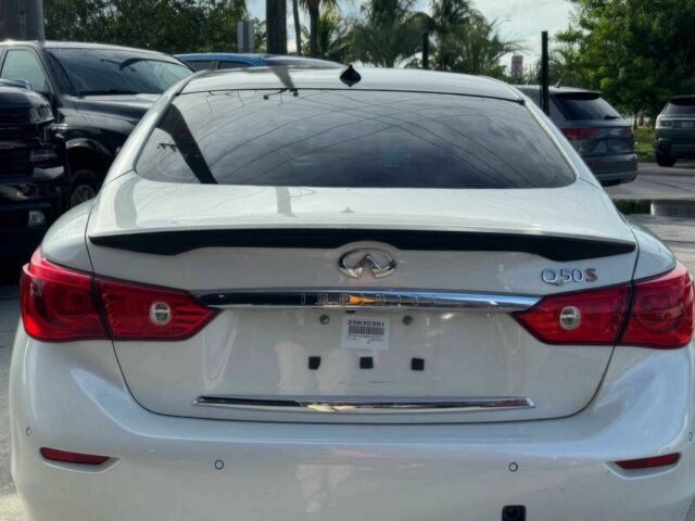 Белый Инфинити Q50, объемом двигателя 3 л и пробегом 76 тыс. км за 9000 $, фото 4 на Automoto.ua