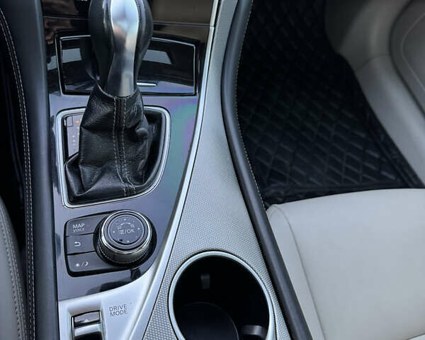 Белый Инфинити Q50, объемом двигателя 3 л и пробегом 79 тыс. км за 15500 $, фото 24 на Automoto.ua