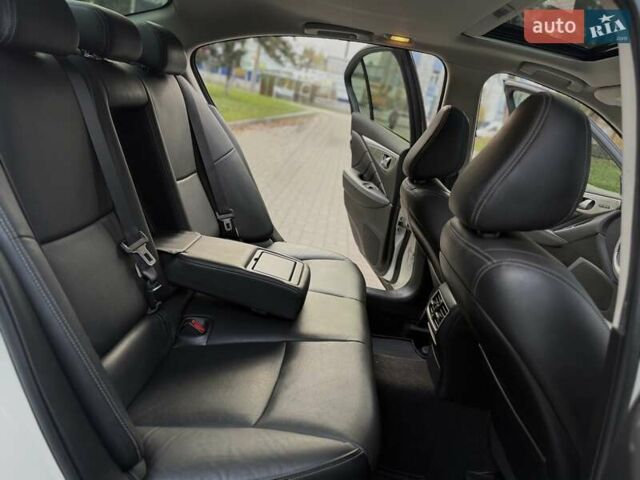 Белый Инфинити Q50, объемом двигателя 1.99 л и пробегом 119 тыс. км за 13333 $, фото 34 на Automoto.ua