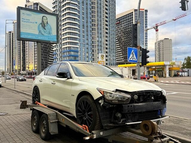 Белый Инфинити Q50, объемом двигателя 3 л и пробегом 115 тыс. км за 6700 $, фото 3 на Automoto.ua