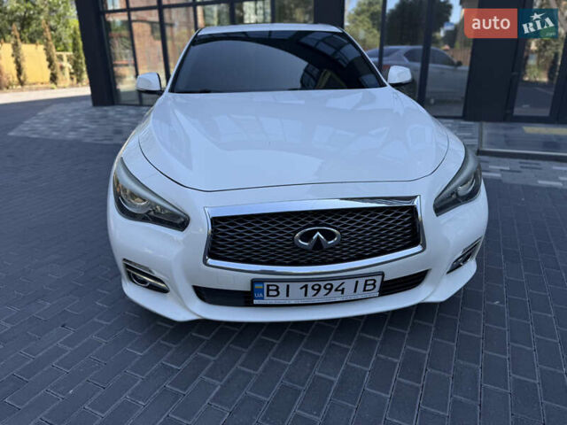 Белый Инфинити Q50, объемом двигателя 3 л и пробегом 136 тыс. км за 16000 $, фото 1 на Automoto.ua