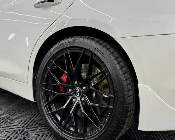 Белый Инфинити Q50, объемом двигателя 3 л и пробегом 120 тыс. км за 13900 $, фото 6 на Automoto.ua