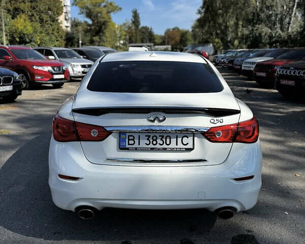Белый Инфинити Q50, объемом двигателя 3 л и пробегом 140 тыс. км за 15000 $, фото 4 на Automoto.ua
