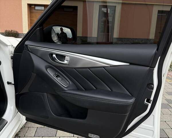 Белый Инфинити Q50, объемом двигателя 3 л и пробегом 109 тыс. км за 15800 $, фото 14 на Automoto.ua