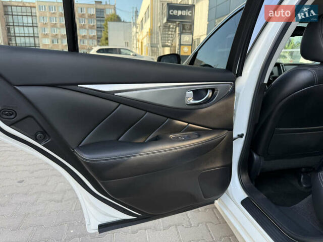 Белый Инфинити Q50, объемом двигателя 2.14 л и пробегом 63 тыс. км за 18200 $, фото 16 на Automoto.ua