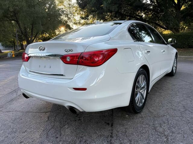 Білий Інфініті Q50, об'ємом двигуна 2 л та пробігом 74 тис. км за 6000 $, фото 4 на Automoto.ua