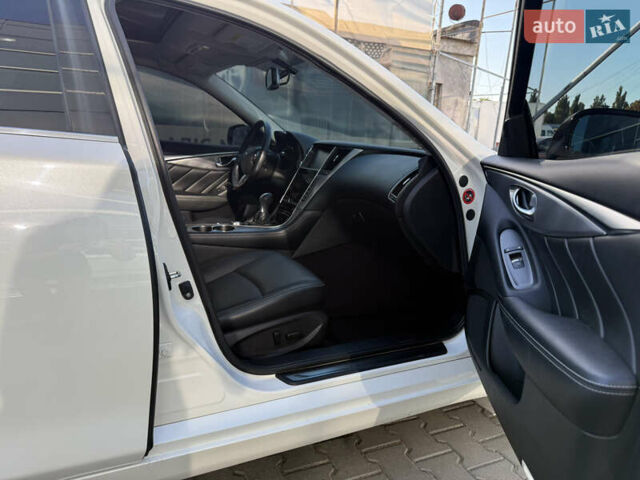 Белый Инфинити Q50, объемом двигателя 2.14 л и пробегом 63 тыс. км за 18200 $, фото 12 на Automoto.ua